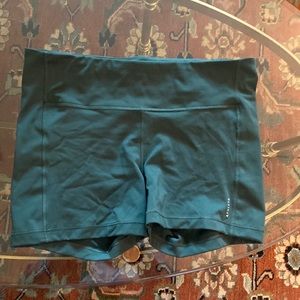 Athleta large short green ultimate run shorties